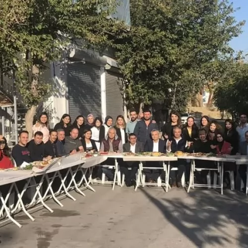 Haluk Levent’in ceketini satın alıp Çiğdem hanıma destek oldular